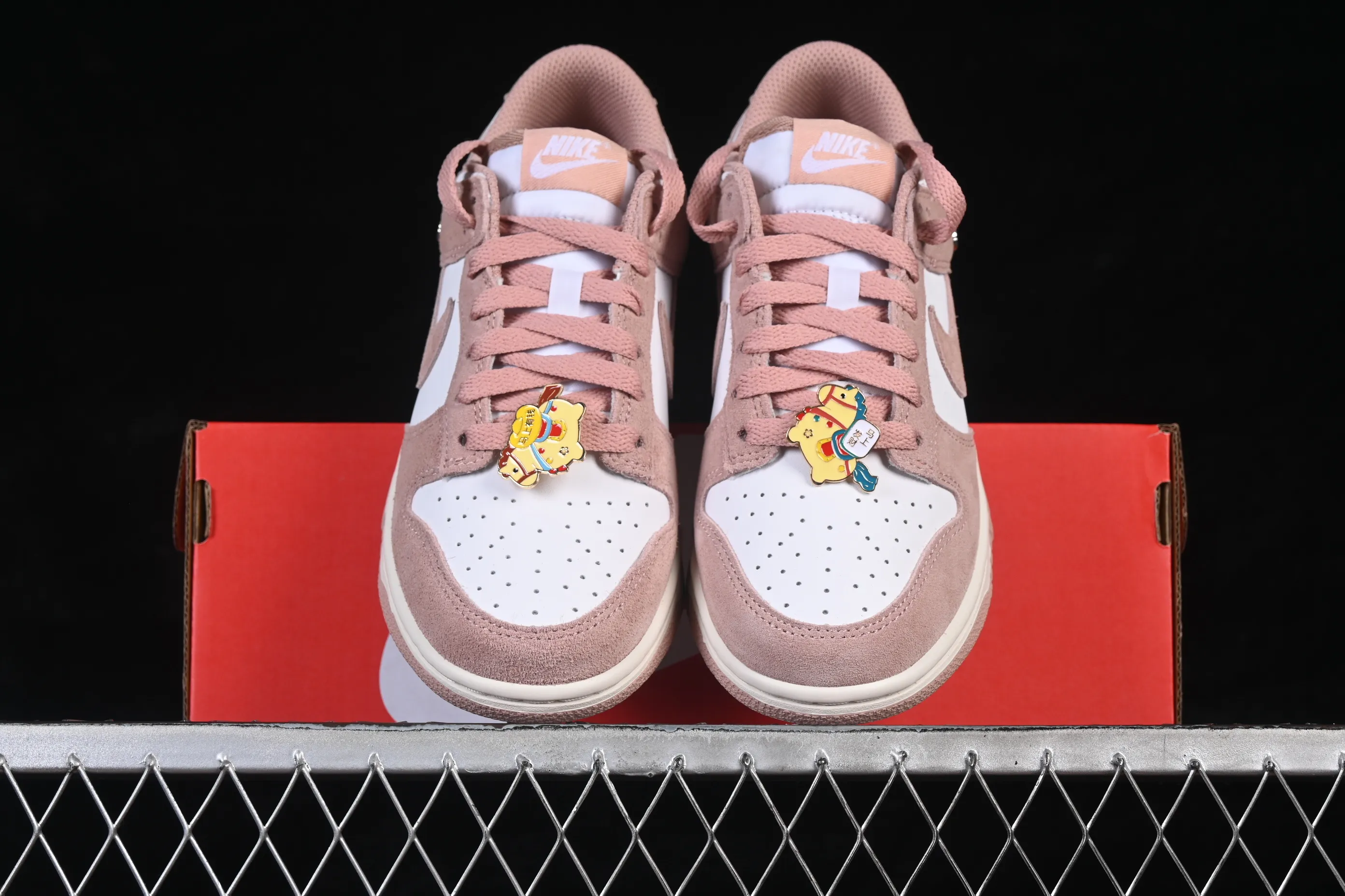 All categories Nk SB Dunk series Nk SB Dunk Low low-top sneakers Nike SB Dunk Low Year of the Horse pink and white low-top casual sneakers IB4417-102